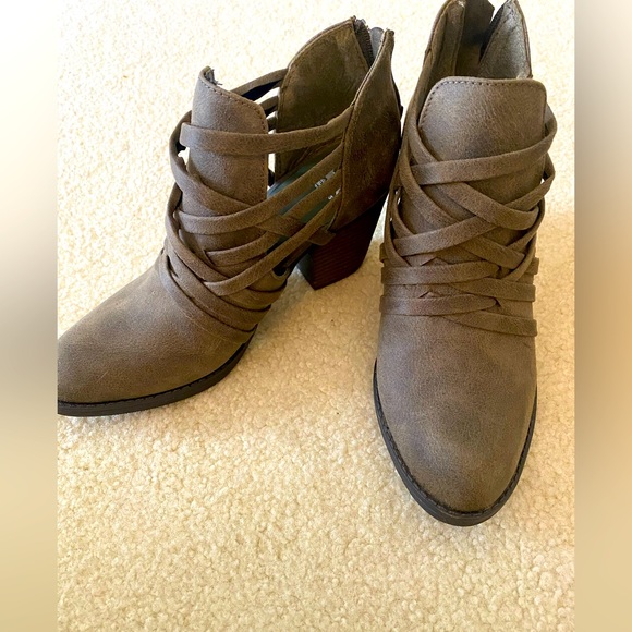 Fergalicious ankle boots - new with box - Picture 2 of 2